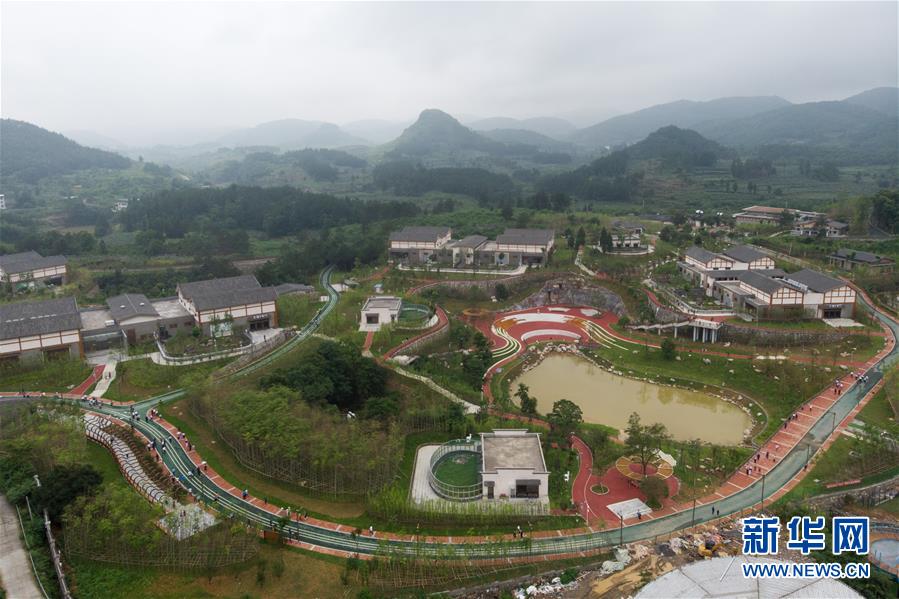 湖南湘西：凤凰中华大熊猫苑正式开园