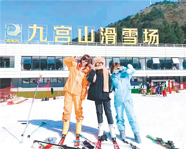 泡温泉、滑雪、赏“国宝”…… 150万游客香城过大年_fororder_01