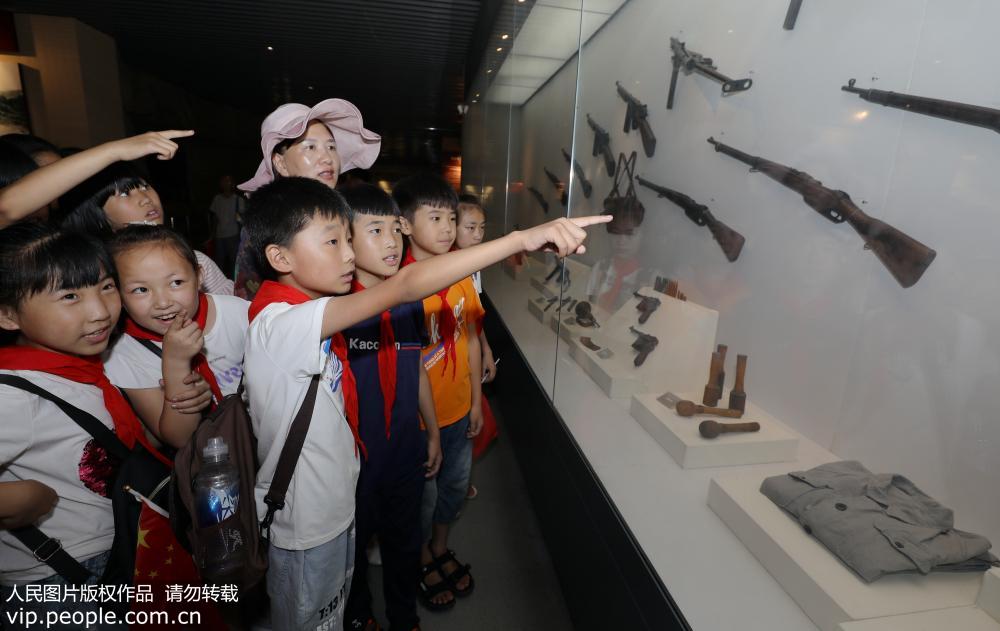 山东沂南：志愿者携手留守儿童红色研学旅行