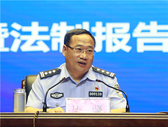 【B】河南省鄧州市公安局局長馬驍在南陽幼師作法制輔導報告