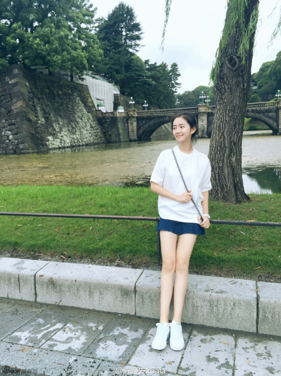 "最美举牌女生"陈娅安私照曝光(组图)