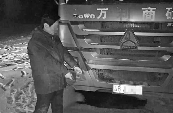 圖片默認標題_fororder_江城一男子偷貨車電瓶被抓現行-將“二進宮”