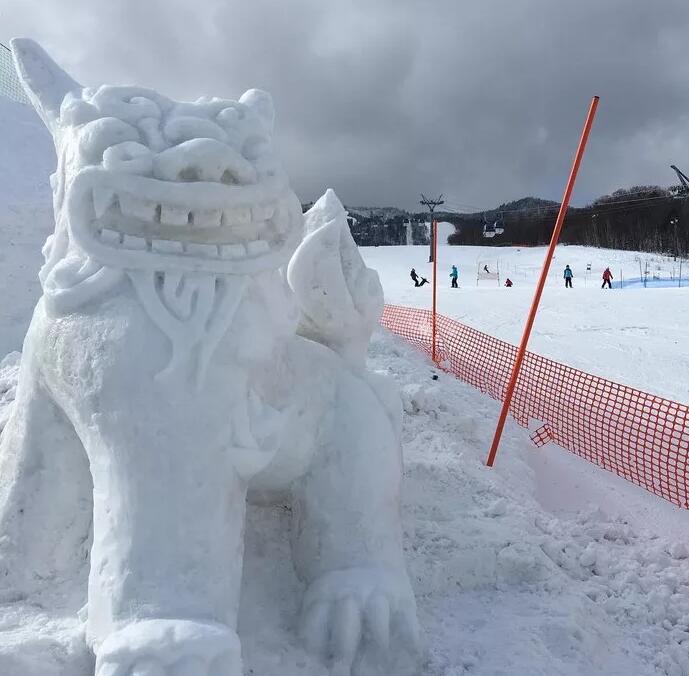 北海道滑雪场里堆砌的狮子_fororder_QQ图片20171225143853