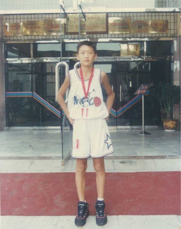 都认识吗?CBA球员儿时照片大派送 1将帝王梦