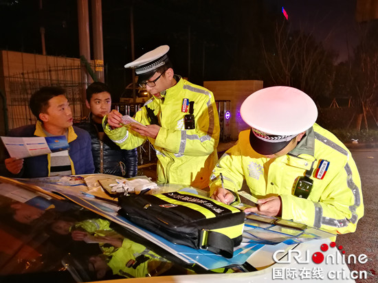 已过审【法制安全】渝北交巡警支队全力确保“平安夜”平安