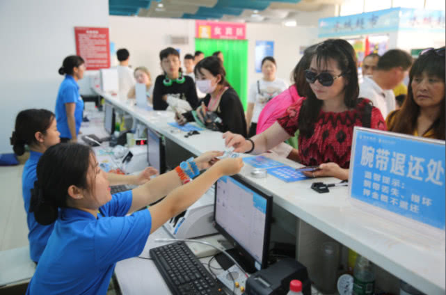 诸葛古镇夜游人气爆棚 迎暑期接待热潮