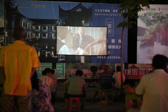 诸葛古镇夜游人气爆棚 迎暑期接待热潮