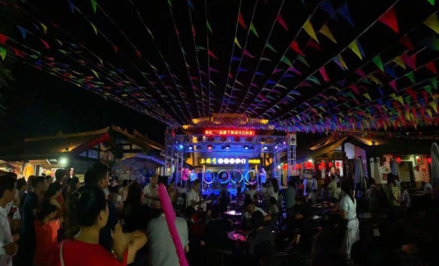 诸葛古镇夜游人气爆棚 迎暑期接待热潮