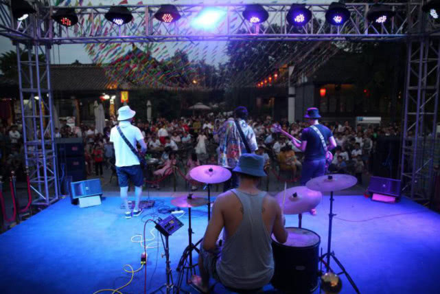 诸葛古镇夜游人气爆棚 迎暑期接待热潮