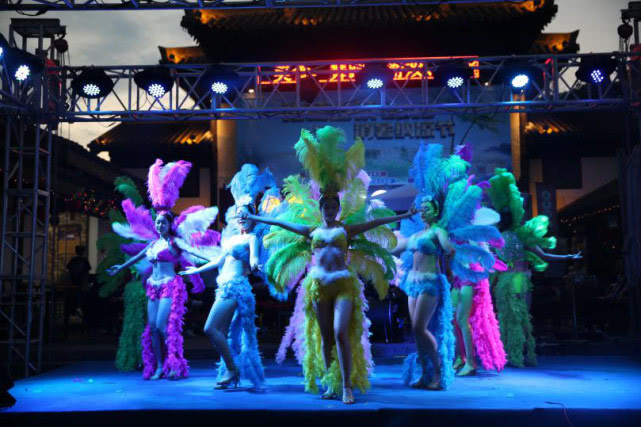 诸葛古镇夜游人气爆棚 迎暑期接待热潮