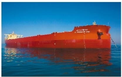 國産超大型礦砂船在大連交付