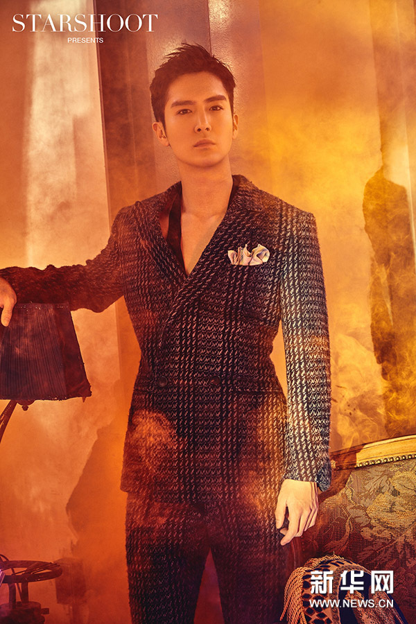 盛一倫最新寫真大片 迷幻光影下展露少年無畏