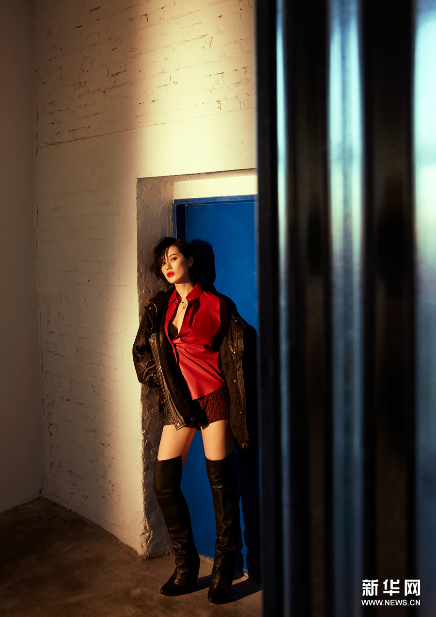 余男写真展迷人魅力 多风格诠释精致时尚感