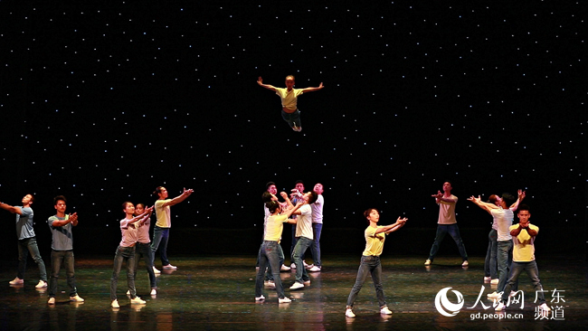 广州举行庆祝“七一”暨抗击疫情主题文艺惠民晚会