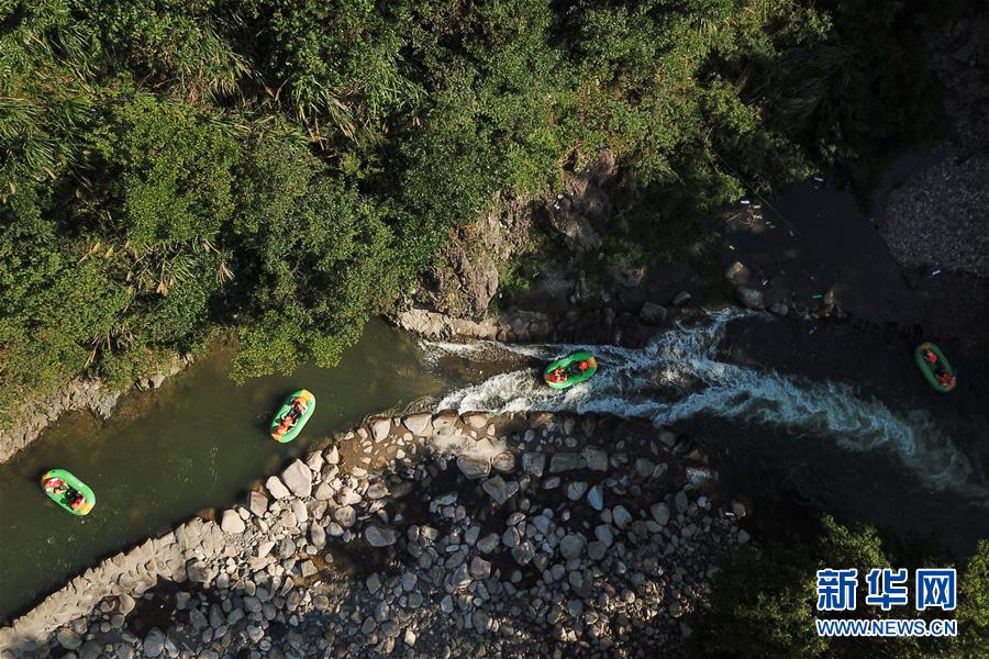 浙江桐庐：清凉避暑 峡谷漂流