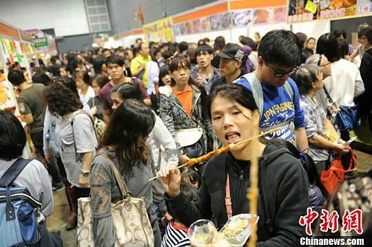香港举办冬日美食节 吸引大批市民及游客