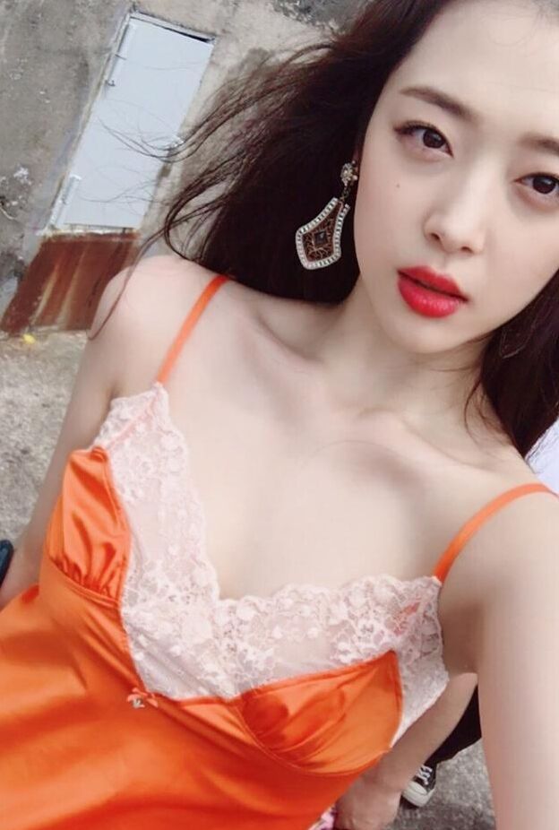 韩国女星雪莉疑似秒删不雅照 打马赛克身份存疑