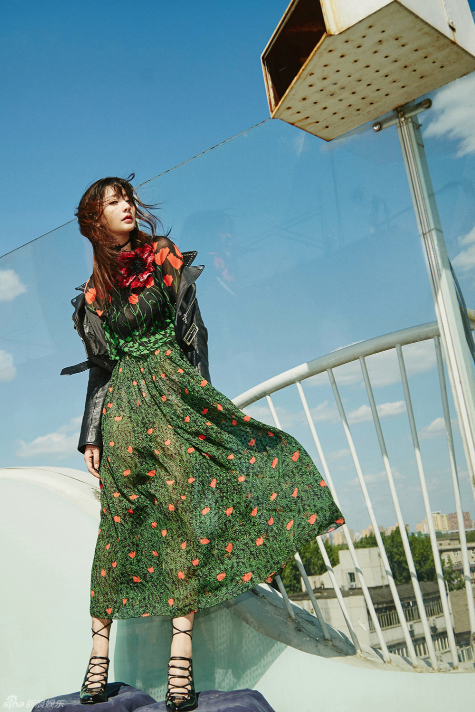 柳岩百变女人味十足