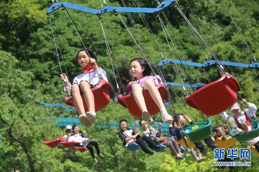 朝鲜儿童欢度“六一”国际儿童节