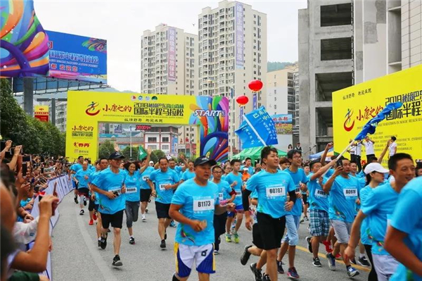 【湖北】【CRI原创】2019湖北巴东国际半程马拉松8月11日激情开跑