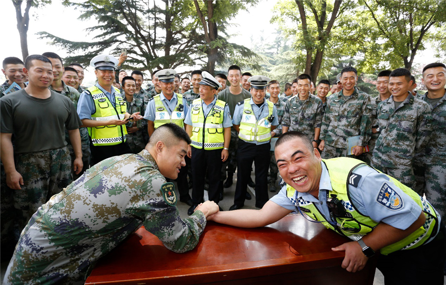 陕西澄城开展“庆八一 军警一家亲”主题活动