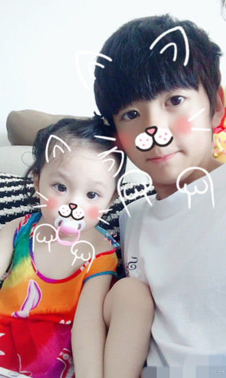 洪欣张丹峰高颜值儿女圈粉 儿子张镐濂成小鲜肉