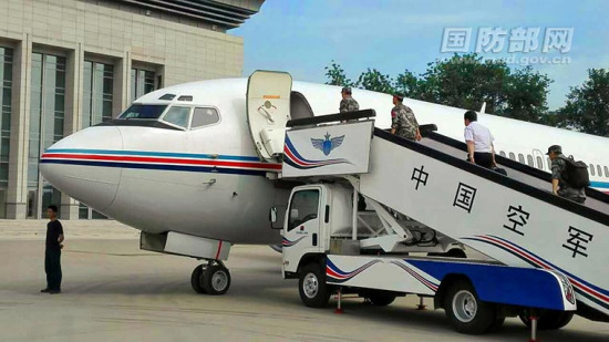 中國軍隊工作組乘軍機趕赴馬裡