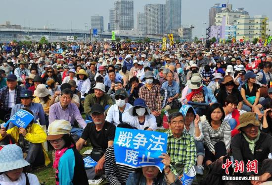 民调：多数日本民众否定“安倍经济学” 反对修宪