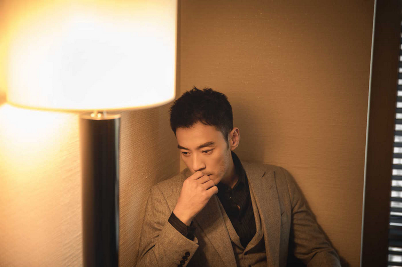 李光潔冬日寫真大片 精緻輪廓顯紳士質感