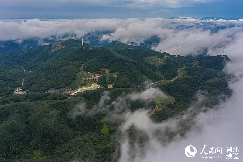 湖北保康：醉美荆山之巅 云雾云海如仙境