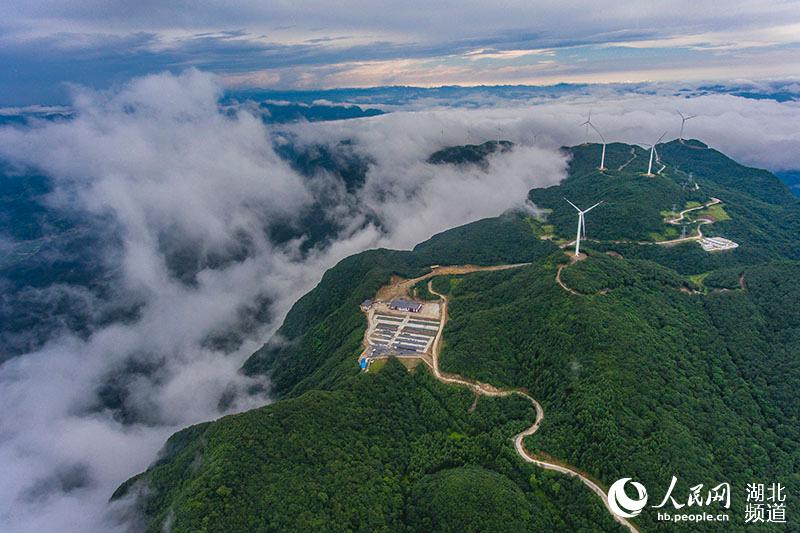 湖北保康：醉美荆山之巅 云雾云海如仙境