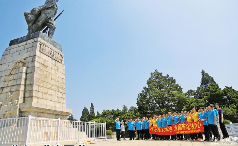 阜新市市場監督管理局機關黨委組織多名退役軍人參觀遼沈戰役紀念館