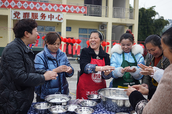 眉山青神：猜灯谜吃汤圆 欢欢喜喜闹元宵_fororder_“闹元宵”现场-摄影-古良驹
