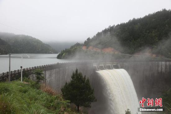 强降雨已致南方9省份160万人受灾 多地仍有大或暴雨