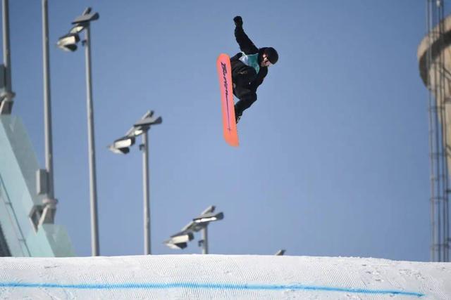 Dan wasan kasar Sin ya lashe lambar zinari a wasan zamiyar kankara ta Snowboard big air_fororder_37d12f2eb9389b50895160eca3d806d4e5116edd