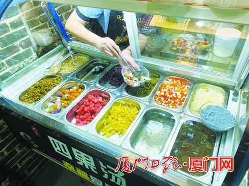 廈門天氣宛如“蒸桑拿” 四果湯冰石花消暑等飲品受熱捧