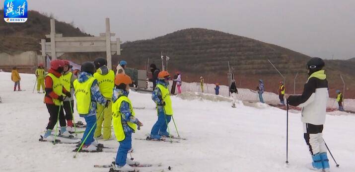 冬奧會掀起冰雪熱 滑雪場裏客如潮