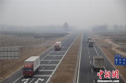 中国物流费用占GDP达16% 多地实施高速公路降费