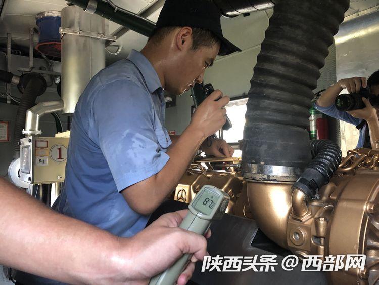 高温下的铁路人丨87℃！灌下一瓶藿香正气水 开工！