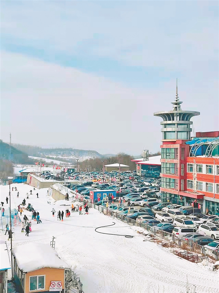 日均超千人 帽兒山高山滑雪場火爆出圈