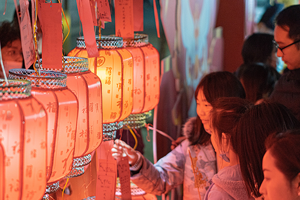 Celebrating the Lantern Festival, Chunxi Street Light Market in Jinjiang District, Chengdu Witnesses  Extrodinary Hustle and Bustle_fororder_3