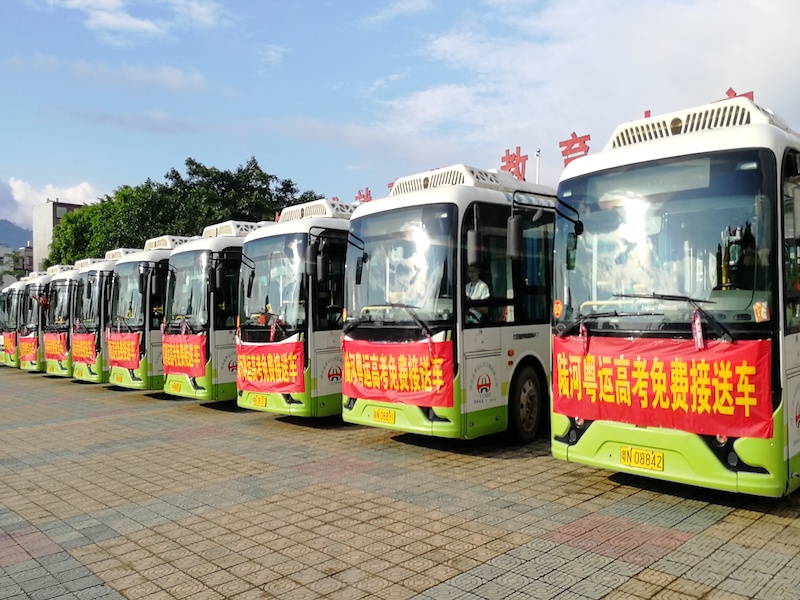 圖片默認標題_fororder_汕尾粵運高考“愛心接送車”已準備就緒（楊鵬程攝）