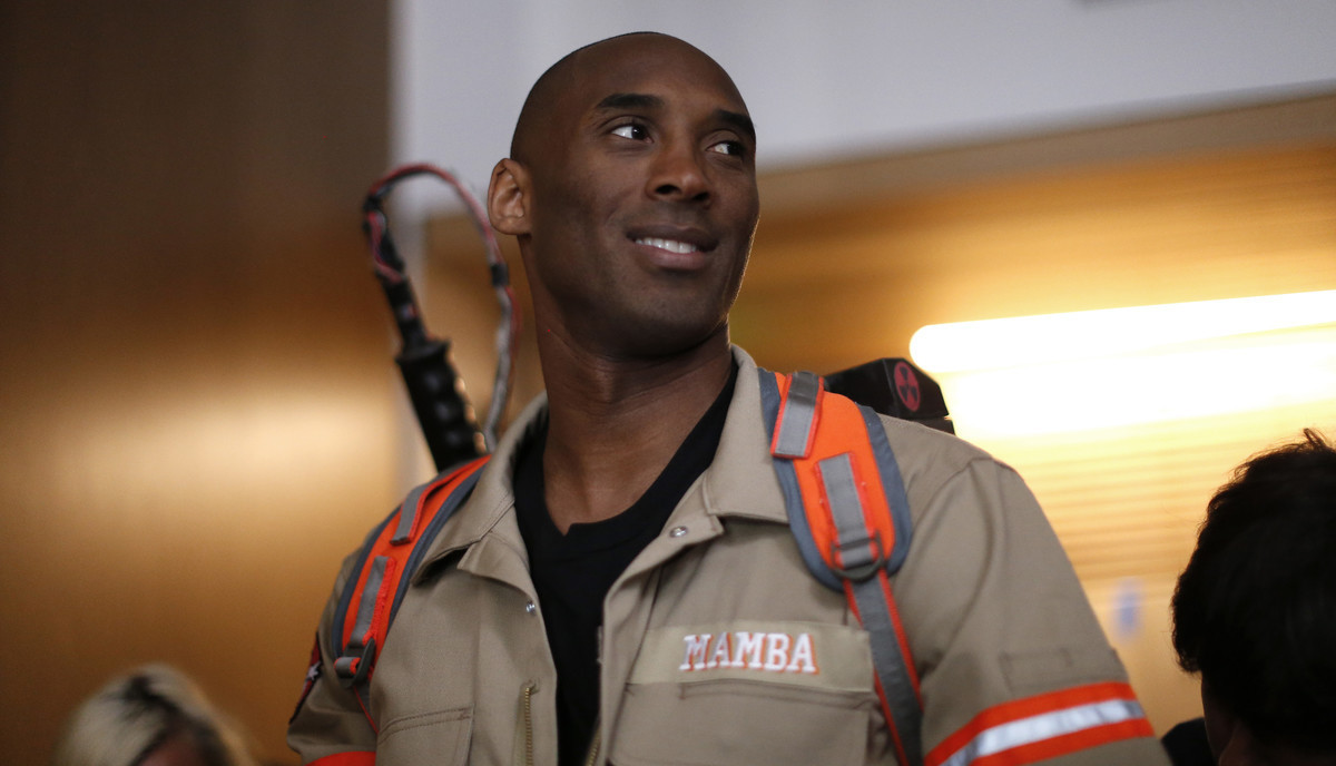 科比公司内部写真曝光 挂大幅黑曼巴海报