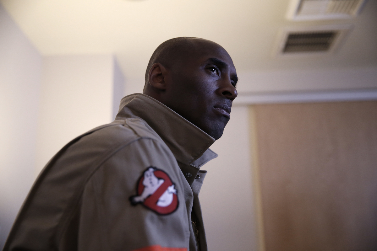 科比公司内部写真曝光 挂大幅黑曼巴海报