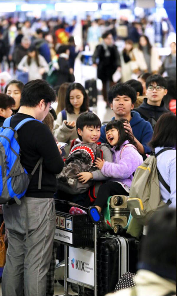 日本关西机场迎来新年出境热潮 韩国与中国最有人气