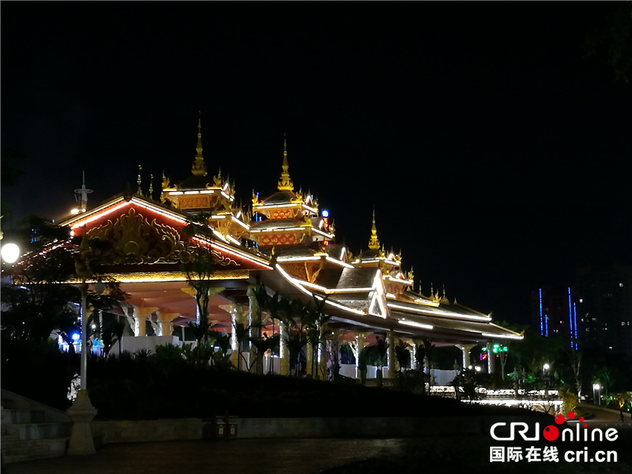 圖片默認標題_fororder_夜色下的西雙版納景洪市一建築（臺林珍拍攝）_副本