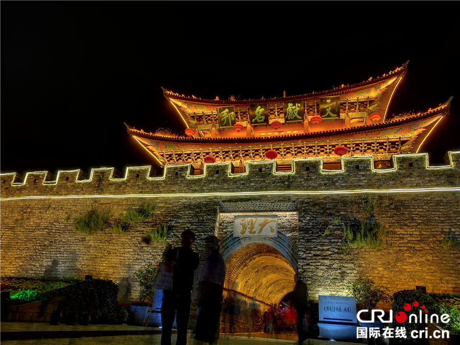 圖片默認標題_fororder_夜色下的大理古城門（臺林珍拍攝）_副本