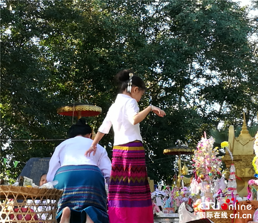 图片默认标题_fororder_赶塔现场孩子们更欢乐(台林珍拍摄)_副本