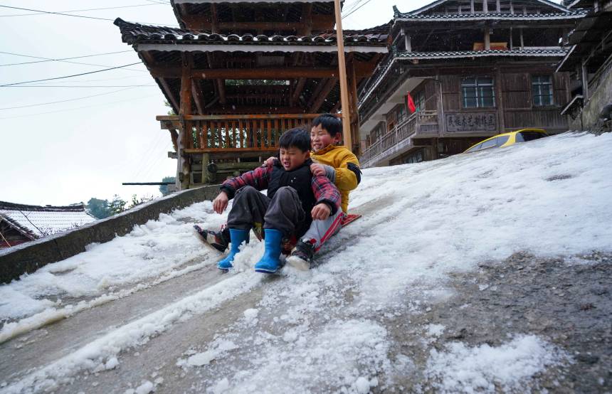 广西融水：苗山春雪美如画