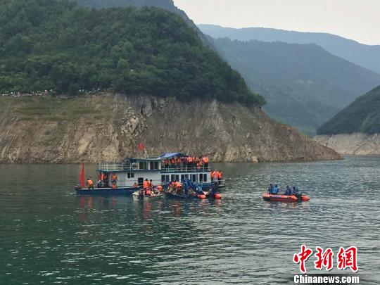 四川廣元沉船事故救援:發現一具男性遺體